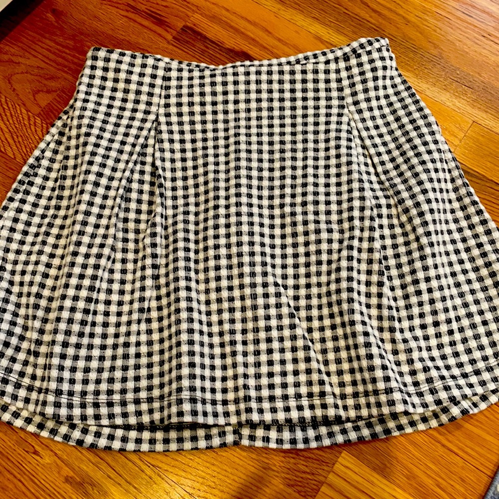 Plaid black and white mini skirt size M/L
